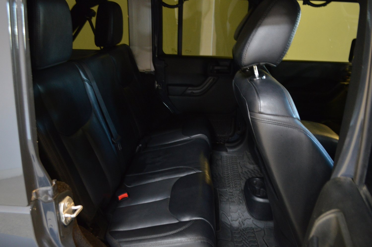 Used 2017 Jeep Wrangler Unlimited Sahara image 12