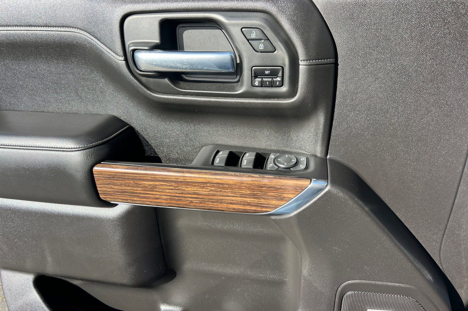 Used 2020 Chevrolet Silverado 1500 High Country w/ Technology Package image 12