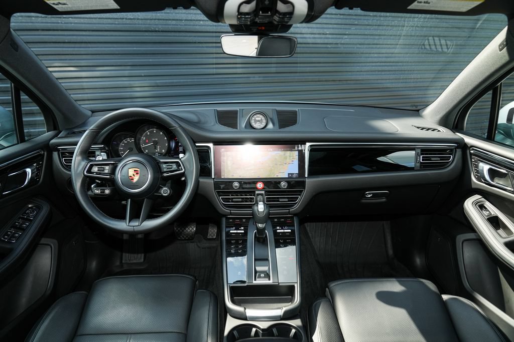 Certified 2026 Porsche Macan AWD/4WD image 30