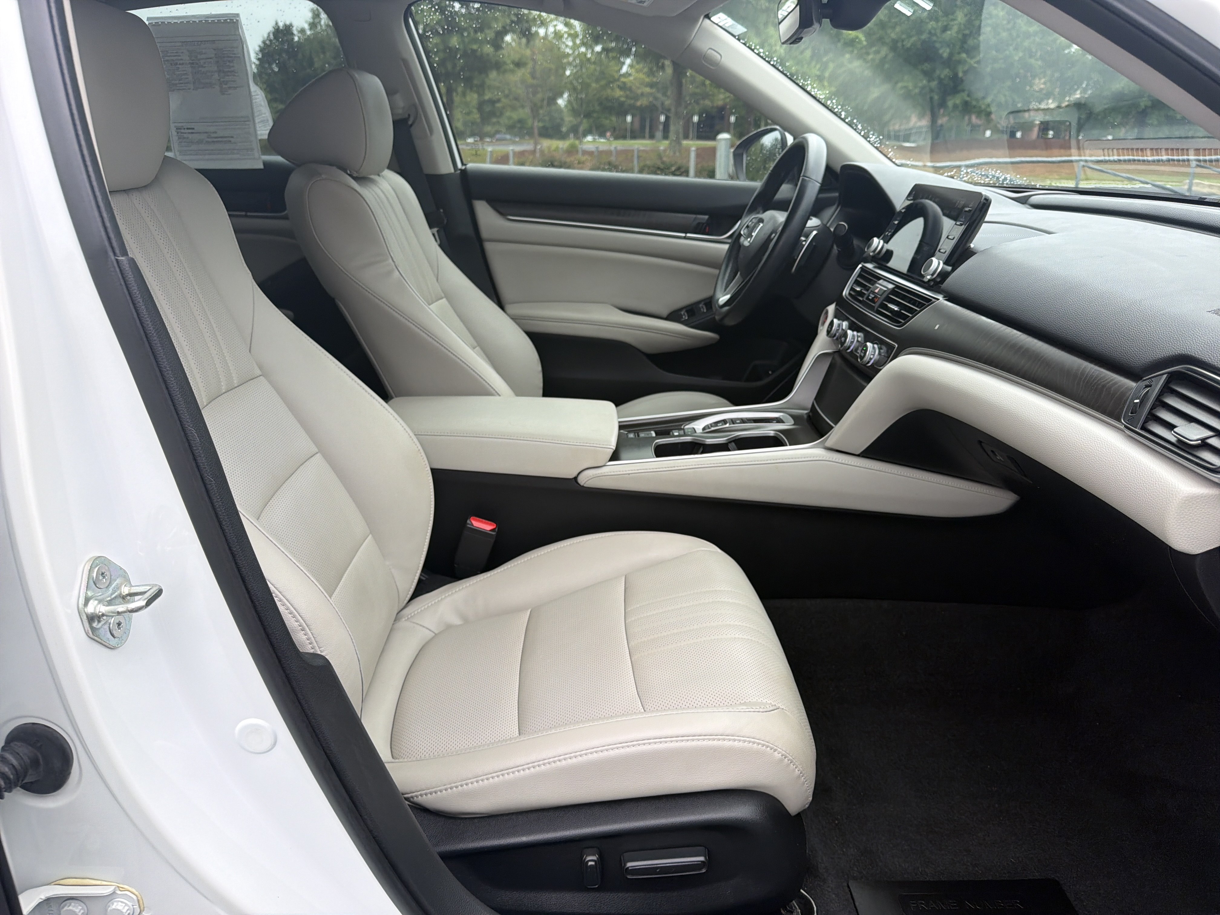 Used 2018 Honda Accord Touring image 31