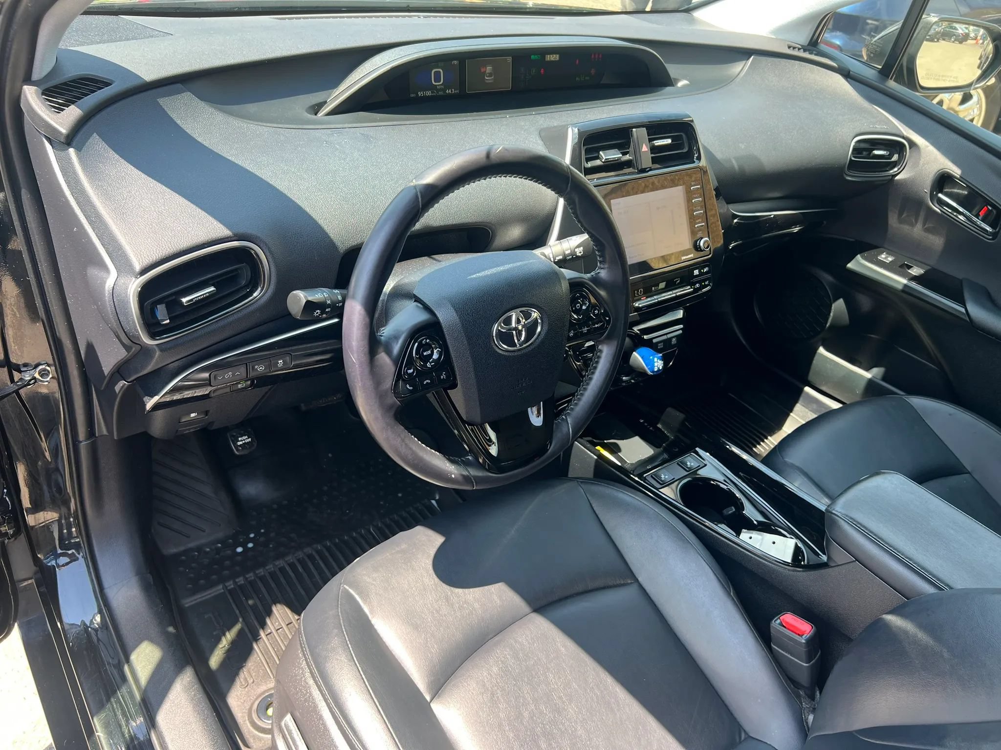 Used 2022 Toyota Prius XLE FWD image 13