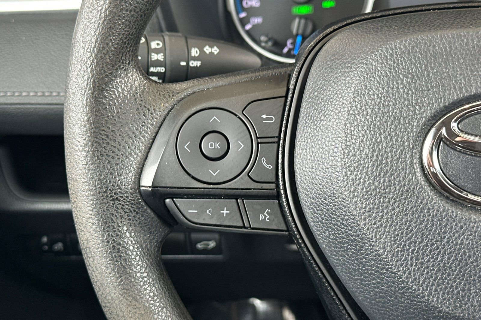 Used 2021 Toyota RAV4 XLE w/ Convenience Package image 28