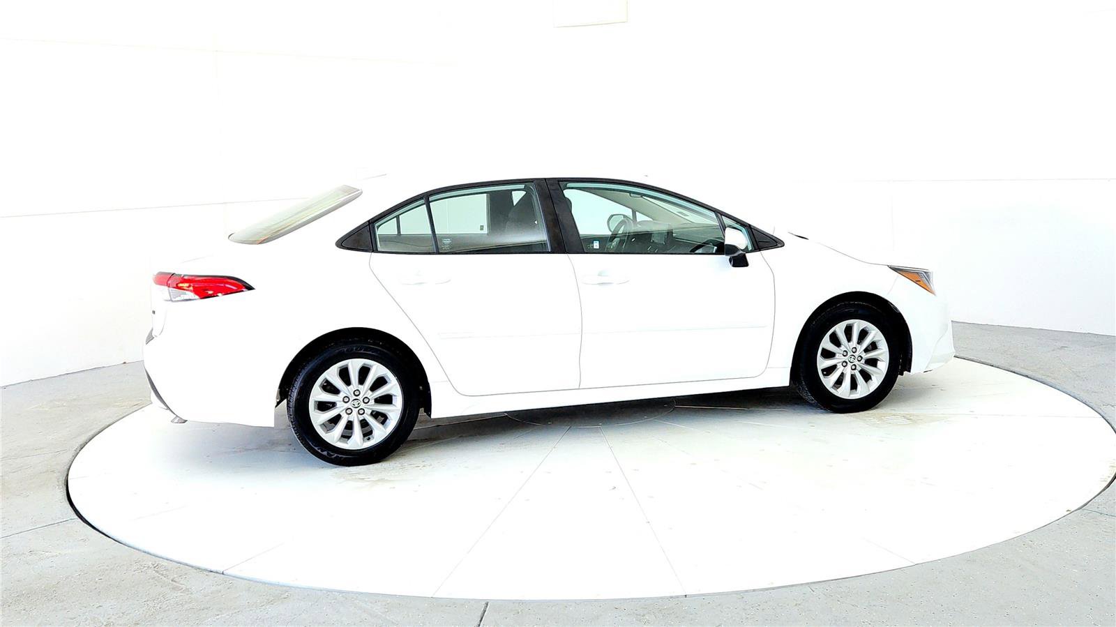 Certified 2022 Toyota Corolla LE w/ LE Convenience Package image 6