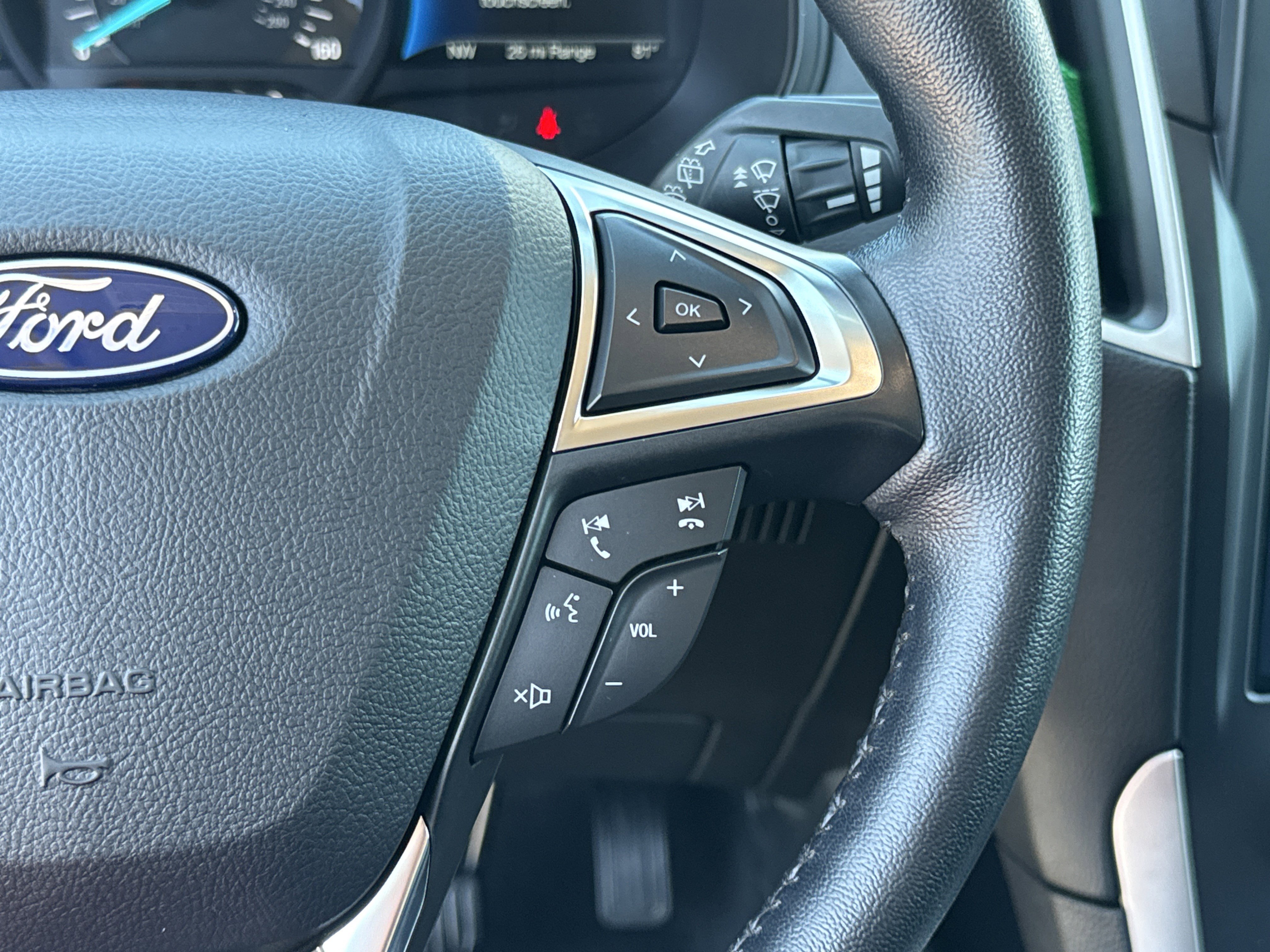 Used 2023 Ford Edge SEL image 30