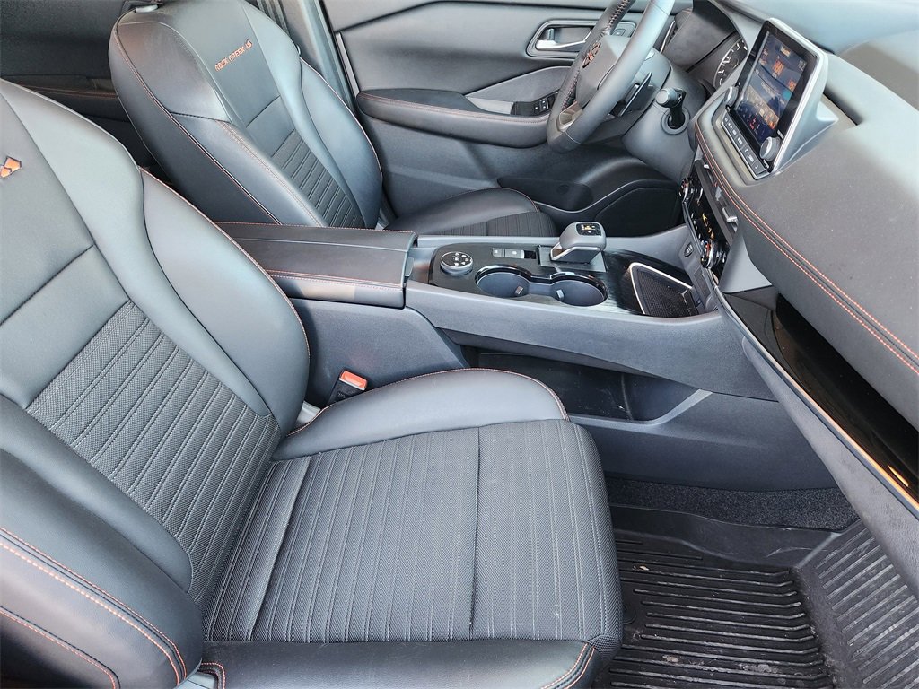 Used 2025 Nissan Rogue SV w/ Rock Creek Premium Package image 10