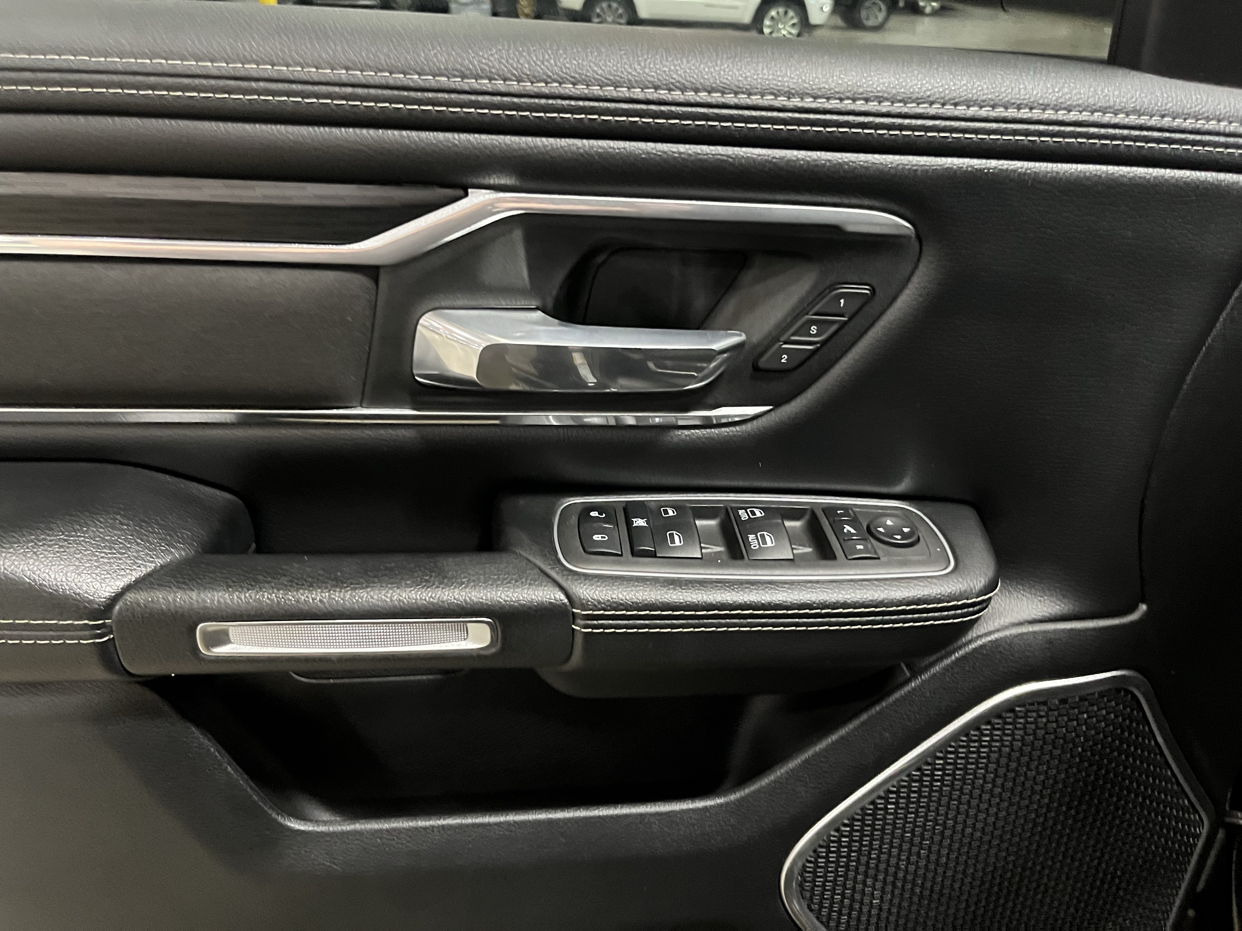 Used 2023 RAM 1500 Laramie AWD/4WD image 18