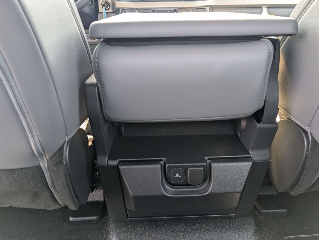 New 2025 Ford F550 4x4 Crew Cab Super Duty image 30