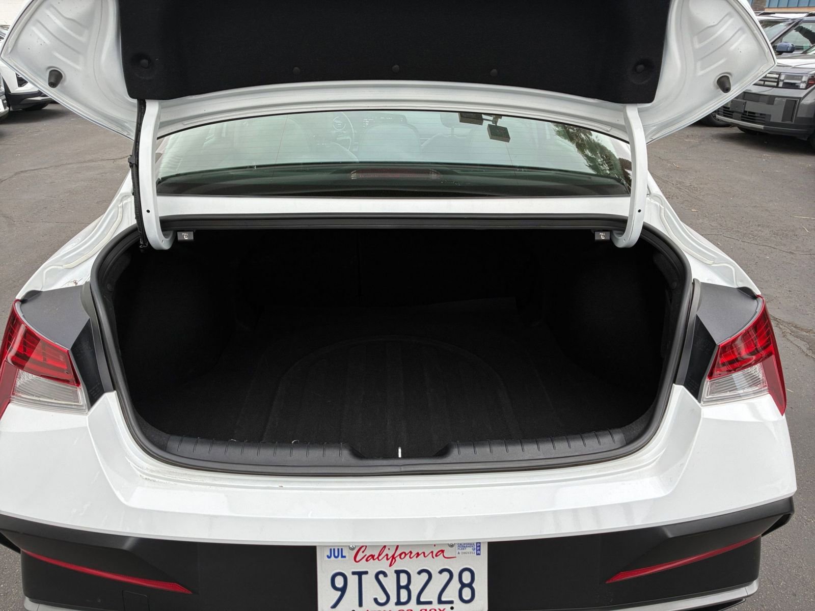 Used 2025 Hyundai Elantra Limited image 33