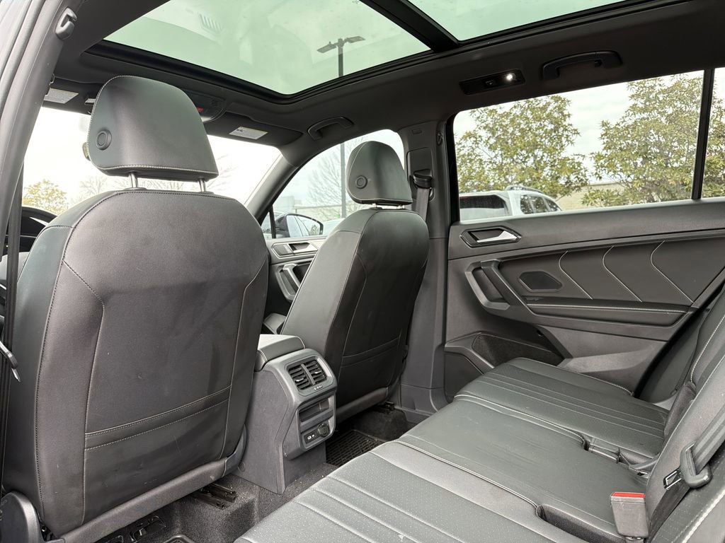 Used 2024 Volkswagen Tiguan SE R-Line image 13