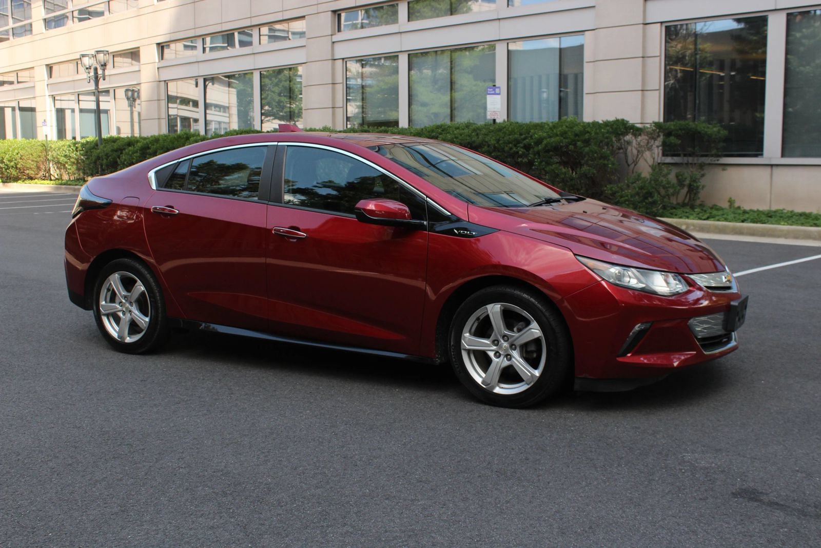 Used 2019 Chevrolet Volt LT w/ Power Convenience Package FWD image 2