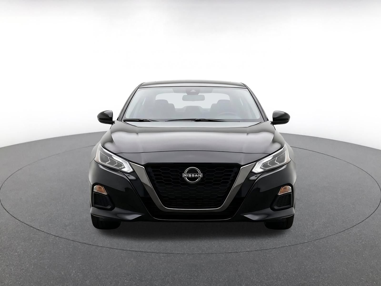 Used 2025 Nissan Altima 2.5 SV FWD image 2
