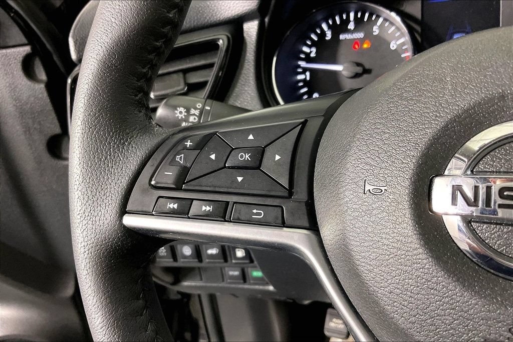 Used 2020 Nissan Rogue SV FWD image 24