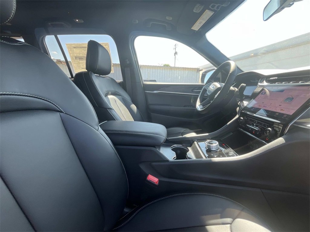 New 2025 Jeep Grand Cherokee Limited w/ Black Appearance Package image 18