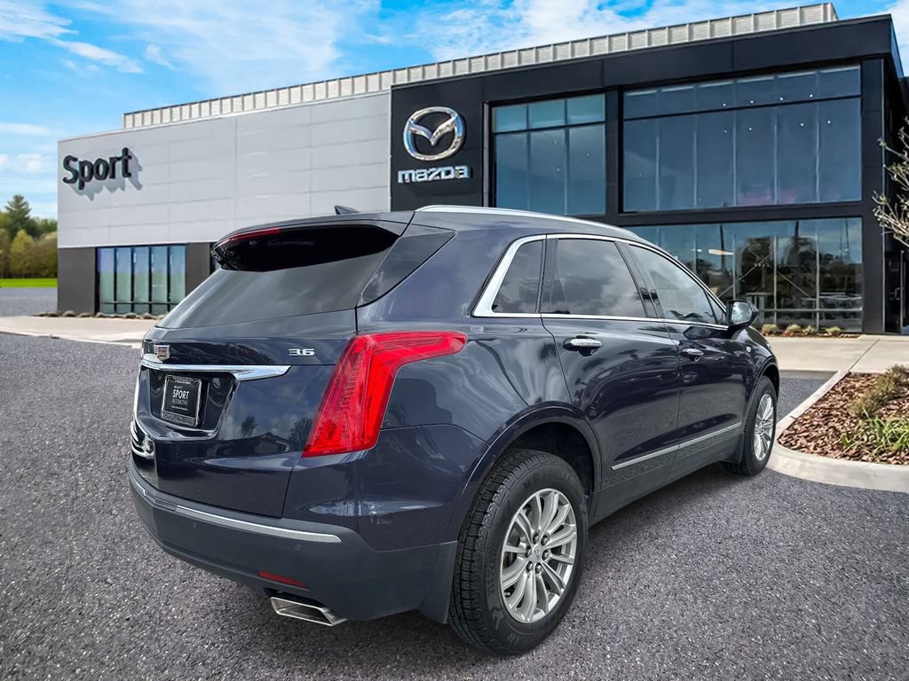 Used 2018 Cadillac XT5 Luxury w/ Driver Awareness Package FWD image 3