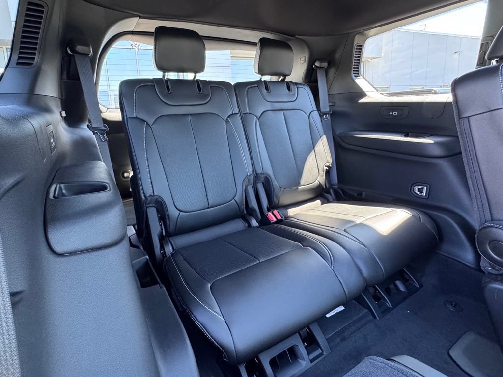 Used 2025 Jeep Grand Cherokee L Limited w/ Luxury Tech Group II AWD/4WD image 23