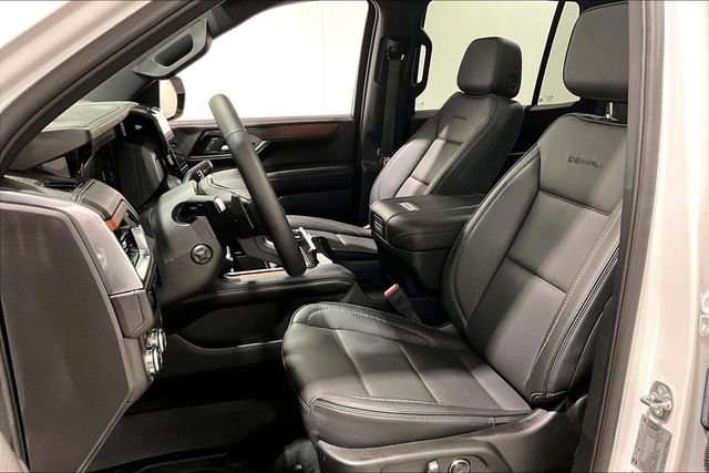 Used 2025 GMC Yukon Denali w/ Sun & Power Step Package image 21