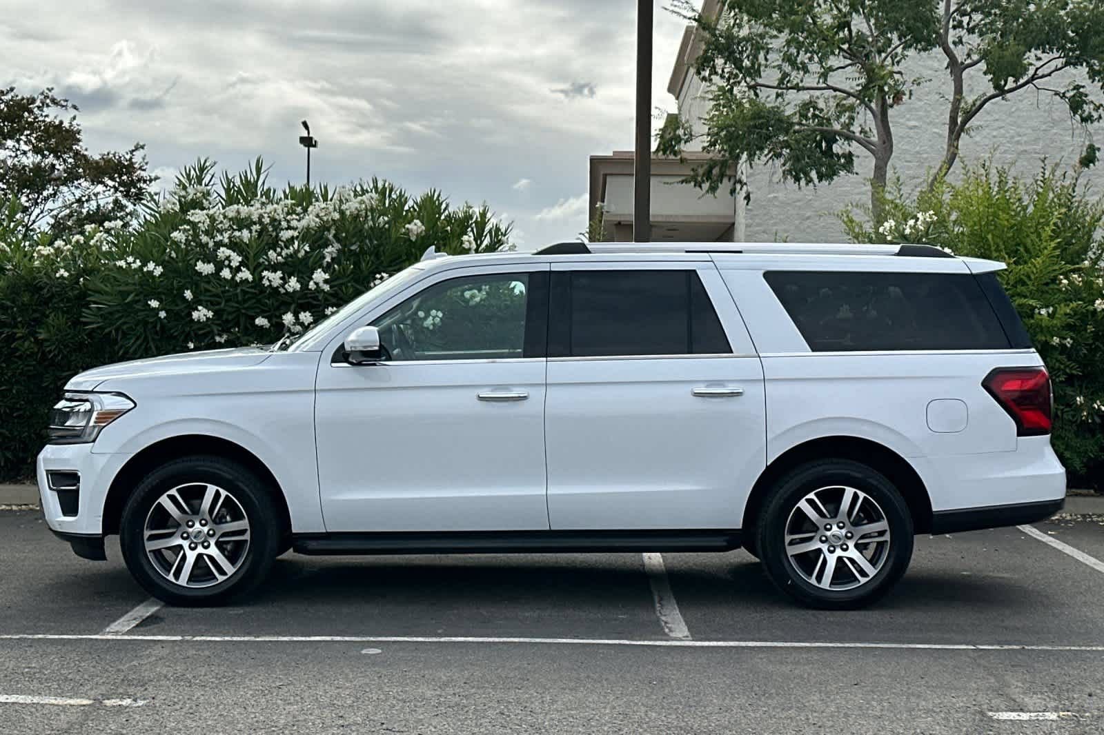 Certified 2023 Ford Expedition Max Limited AWD/4WD image 6