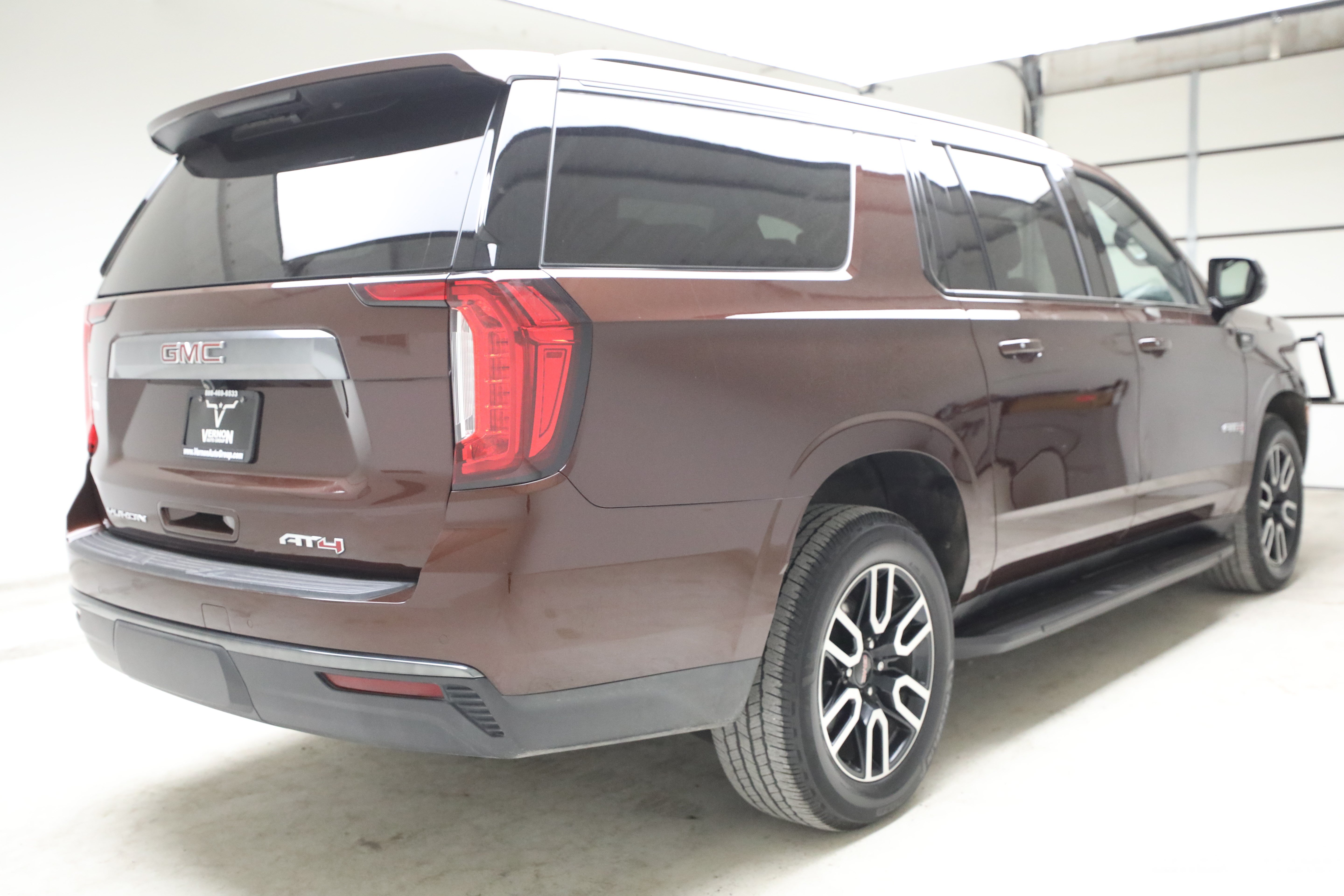 Used 2022 GMC Yukon XL AT4 AWD/4WD image 5