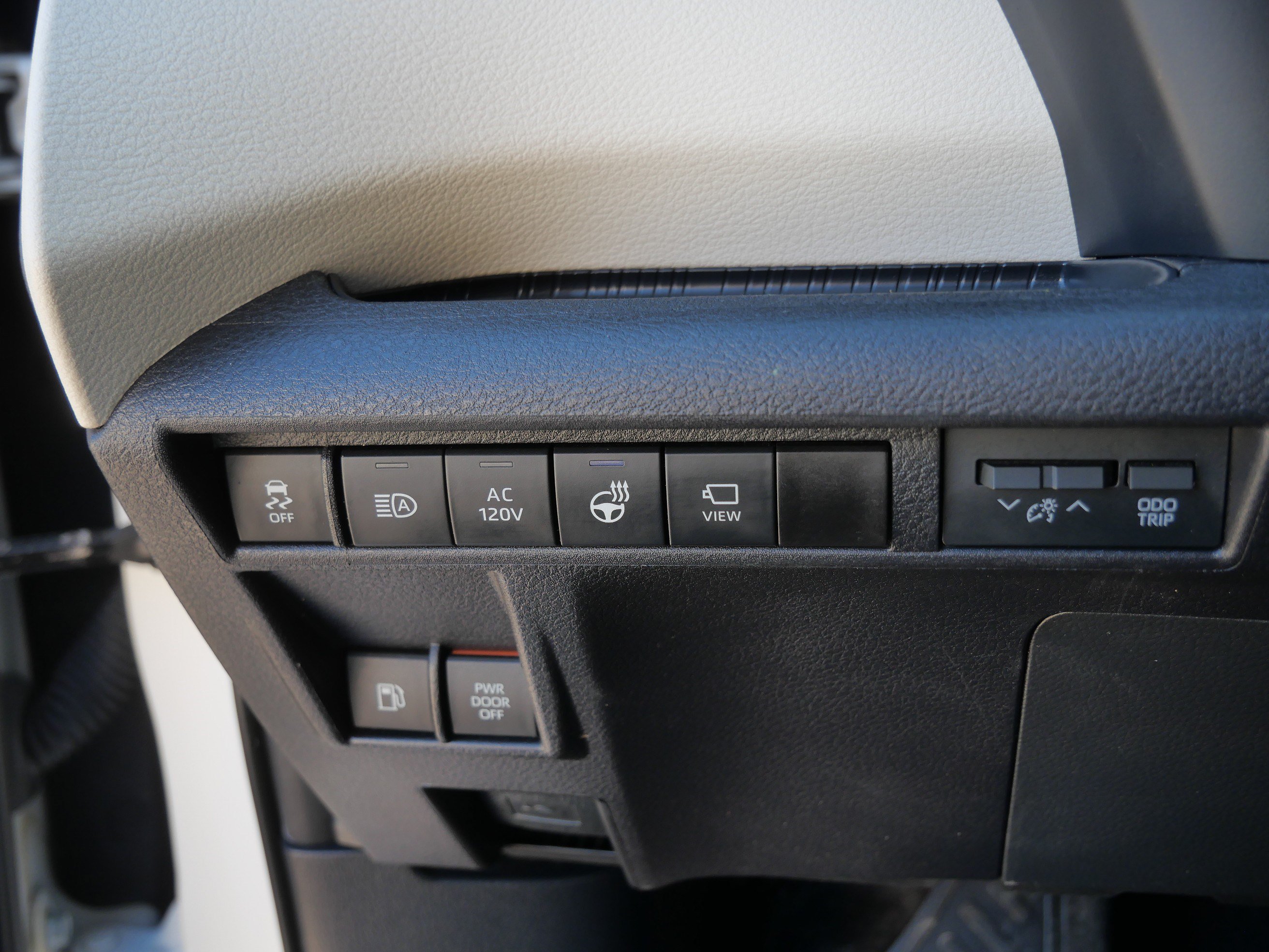 Certified 2025 Toyota Sienna Platinum FWD image 26