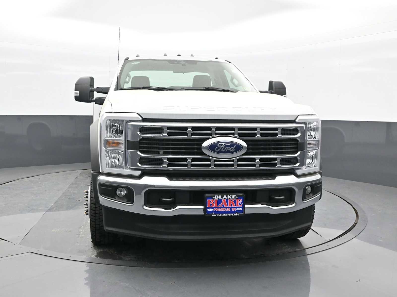 New 2023 Ford F550 4x4 Regular Cab Super Duty image 3