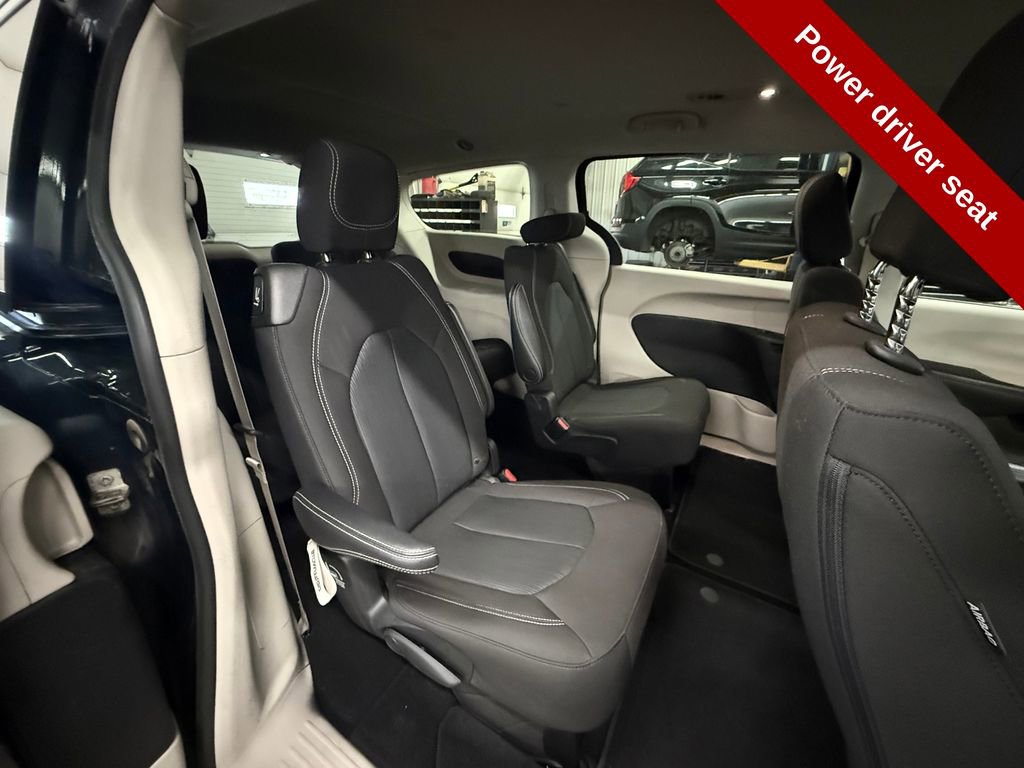 Used 2022 Chrysler Voyager LX FWD image 35