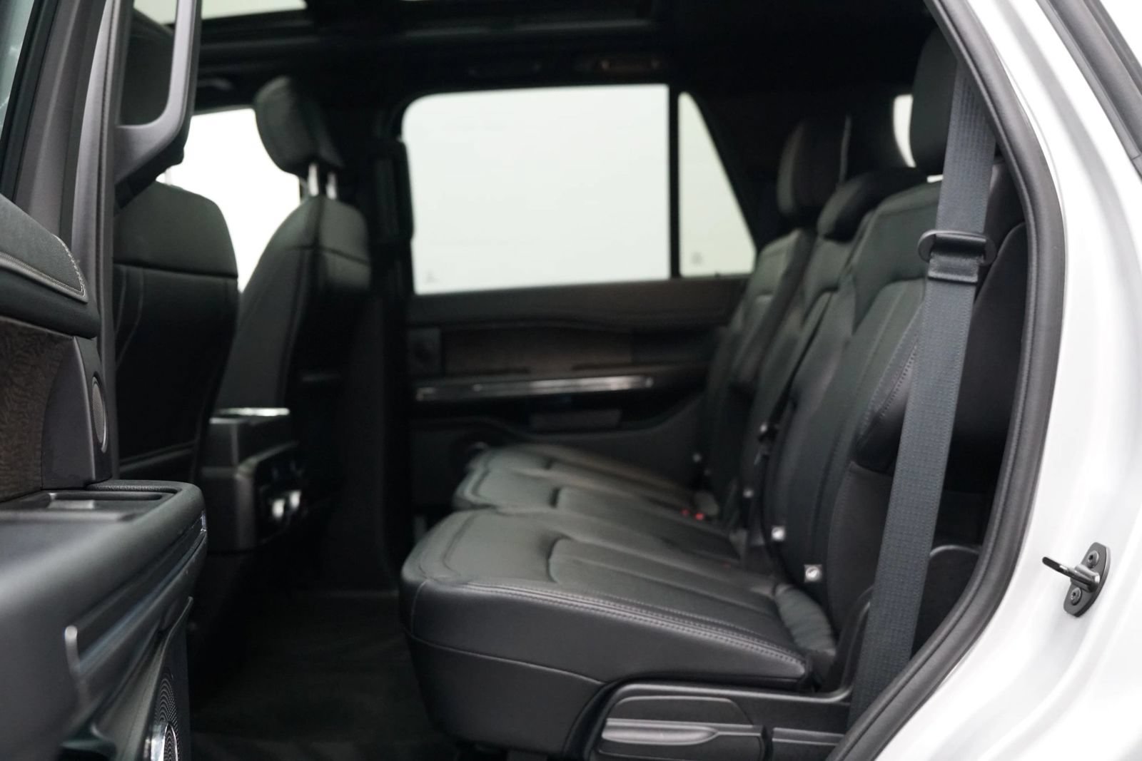 Used 2019 Ford Expedition Limited w/ Equipment Group 302A AWD/4WD image 29