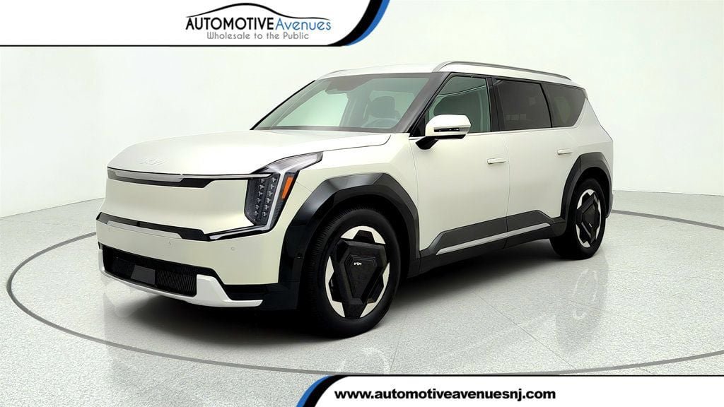 Used 2024 Kia EV9 Land AWD/4WD image 1