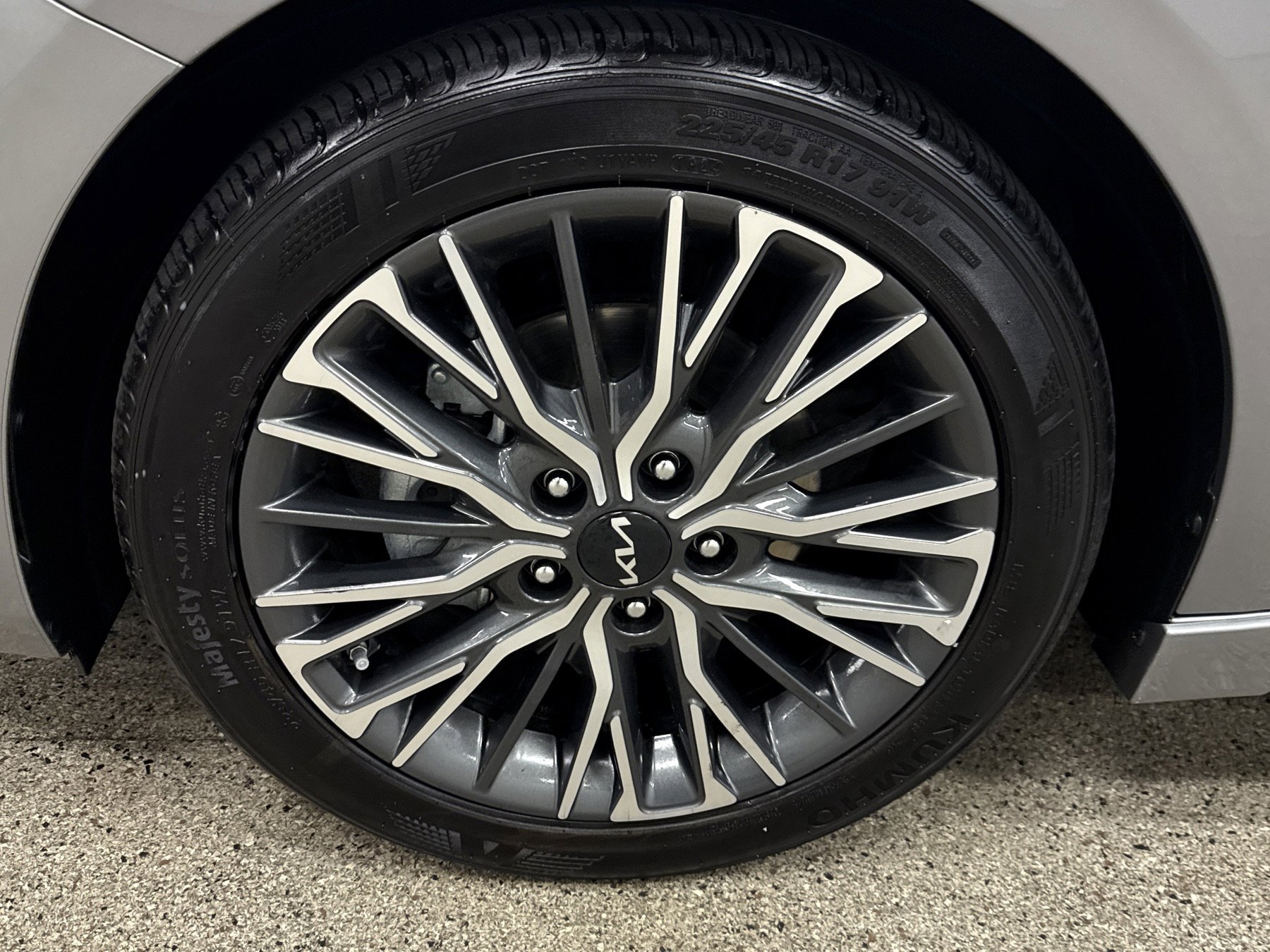 Used 2024 Kia Forte GT-Line w/ GT-Line Premium Package image 2