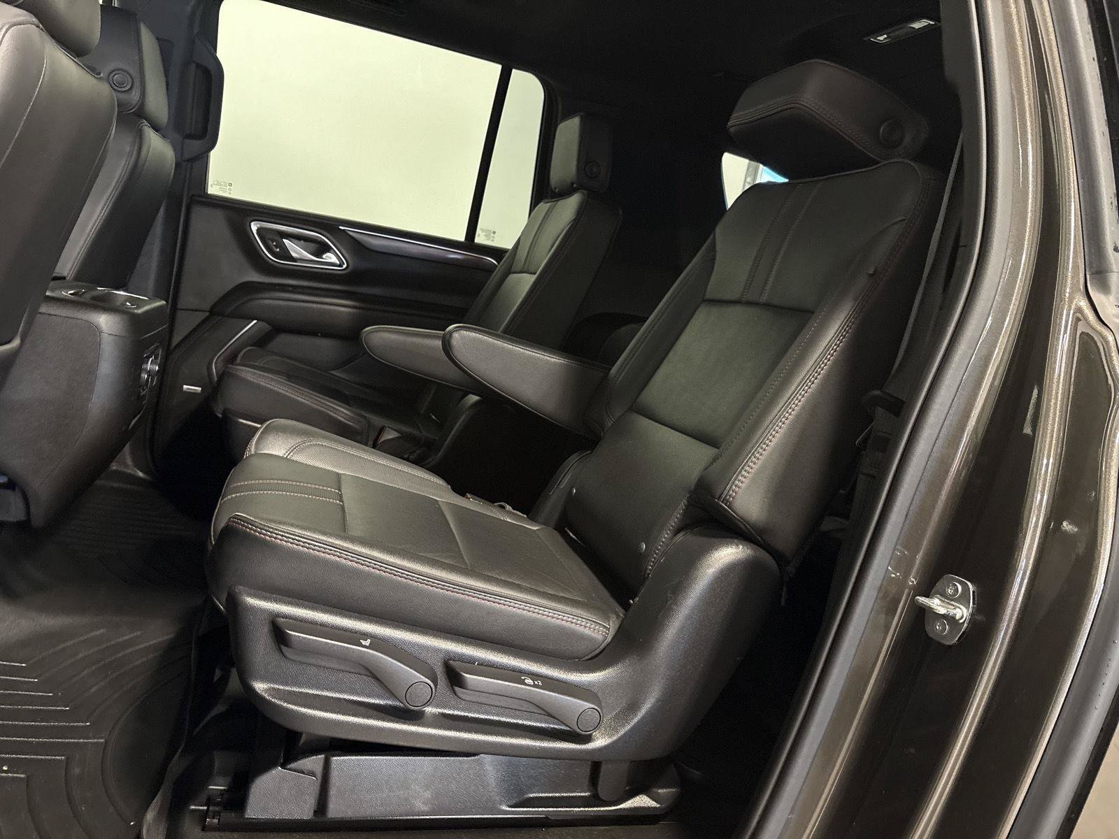 Used 2021 Chevrolet Suburban RST w/ Luxury Package AWD/4WD image 42