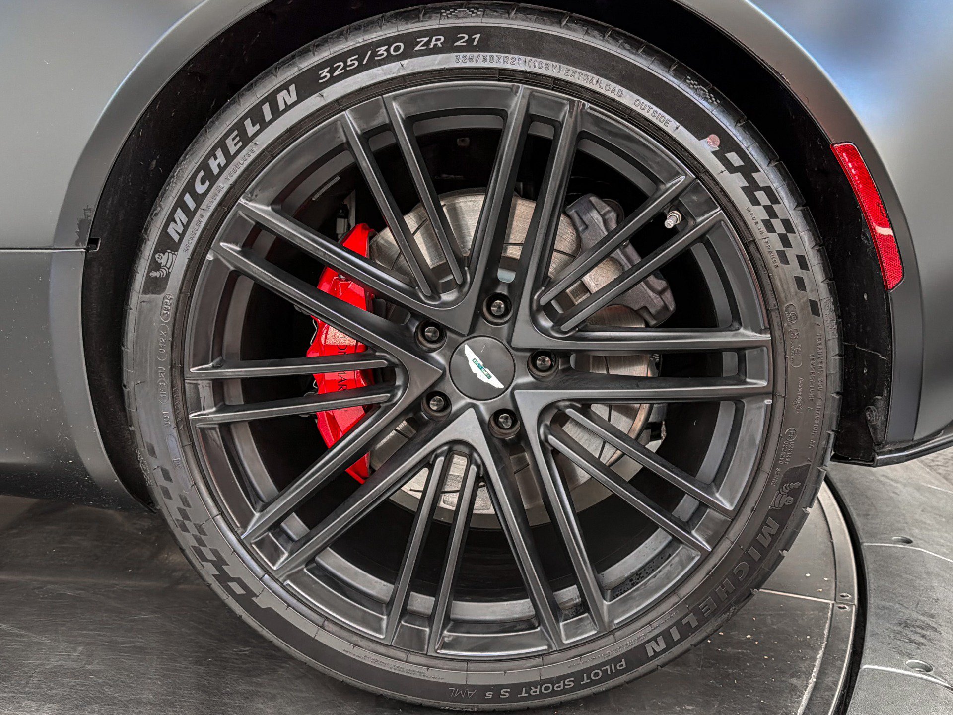 Used 2025 Aston Martin DB12 Coupe RWD image 11