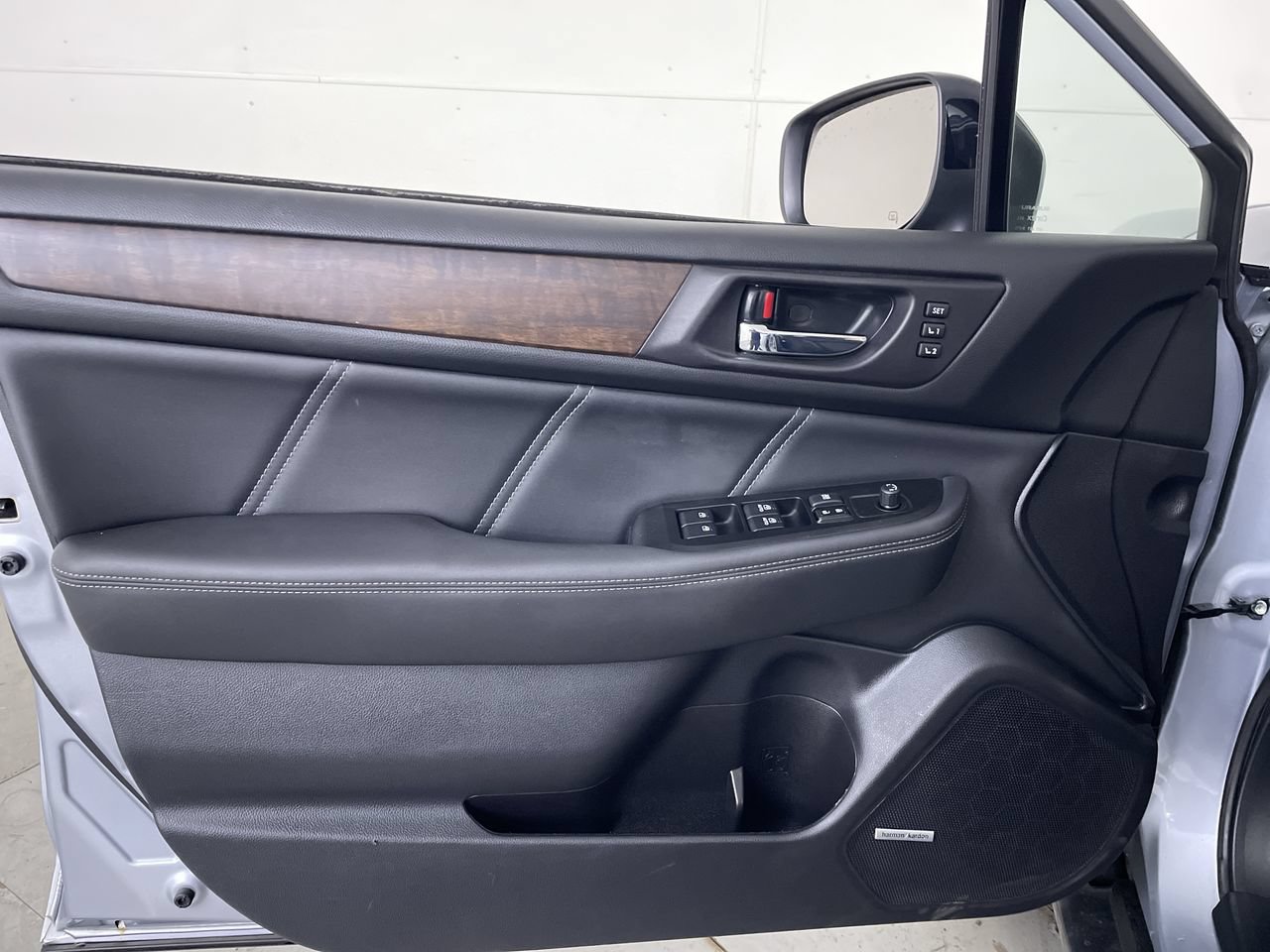 Used 2019 Subaru Outback 2.5i Limited AWD/4WD image 11