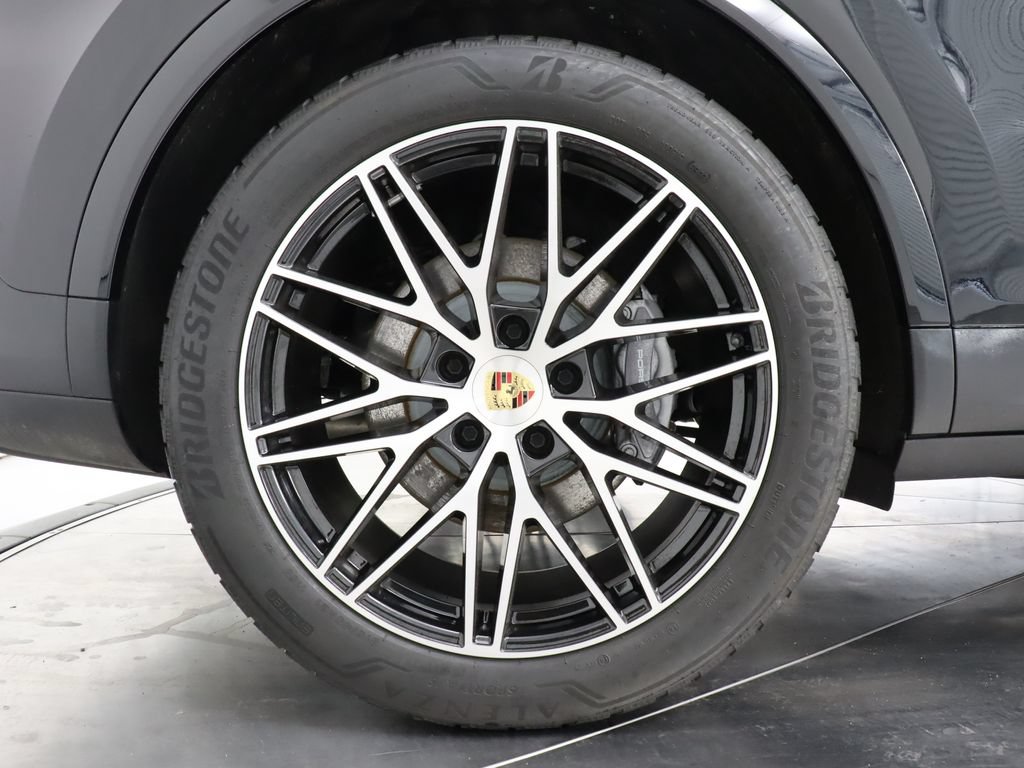 Used 2024 Porsche Cayenne Coupe w/ Premium Package Plus AWD/4WD image 47