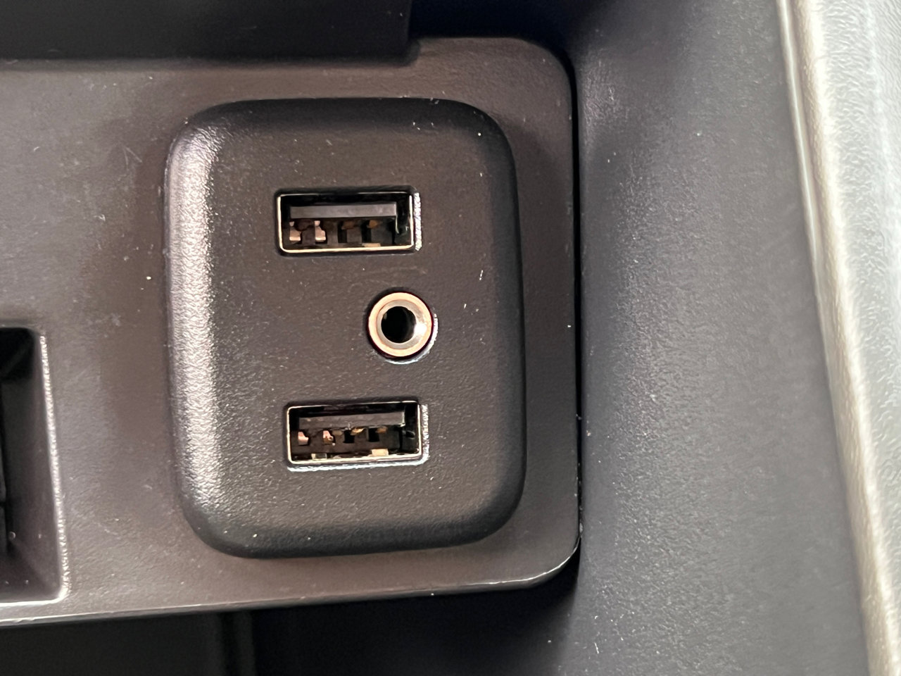 Used 2017 GMC Yukon SLE w/ SLE Value Package image 34