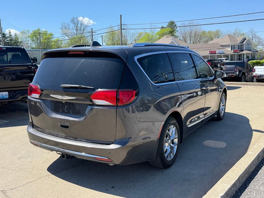 Used 2017 Chrysler Pacifica Limited image 6