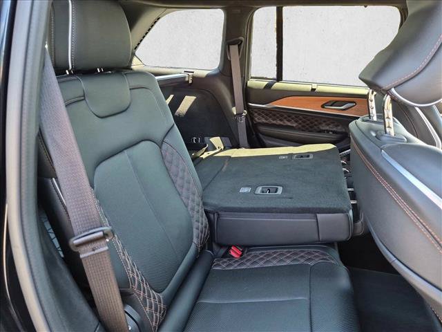 Used 2023 Jeep Grand Cherokee Summit AWD/4WD image 22