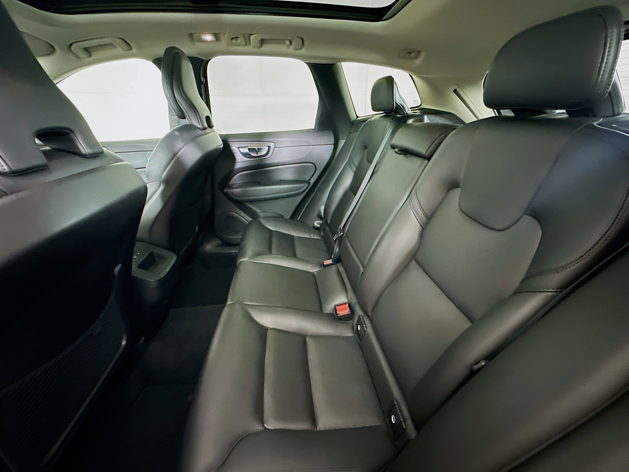 Used 2025 Volvo XC60 B5 Core image 29