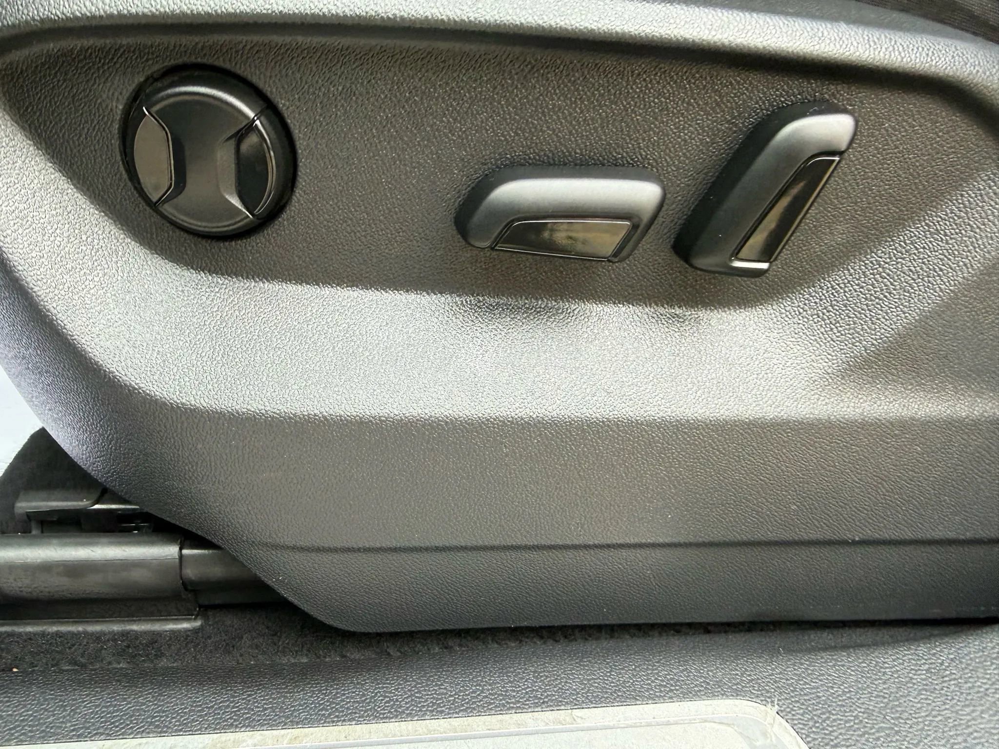 Used 2019 Volkswagen Tiguan SEL R-Line image 21