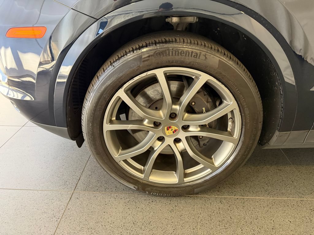 Certified 2023 Porsche Cayenne Coupe AWD/4WD image 10