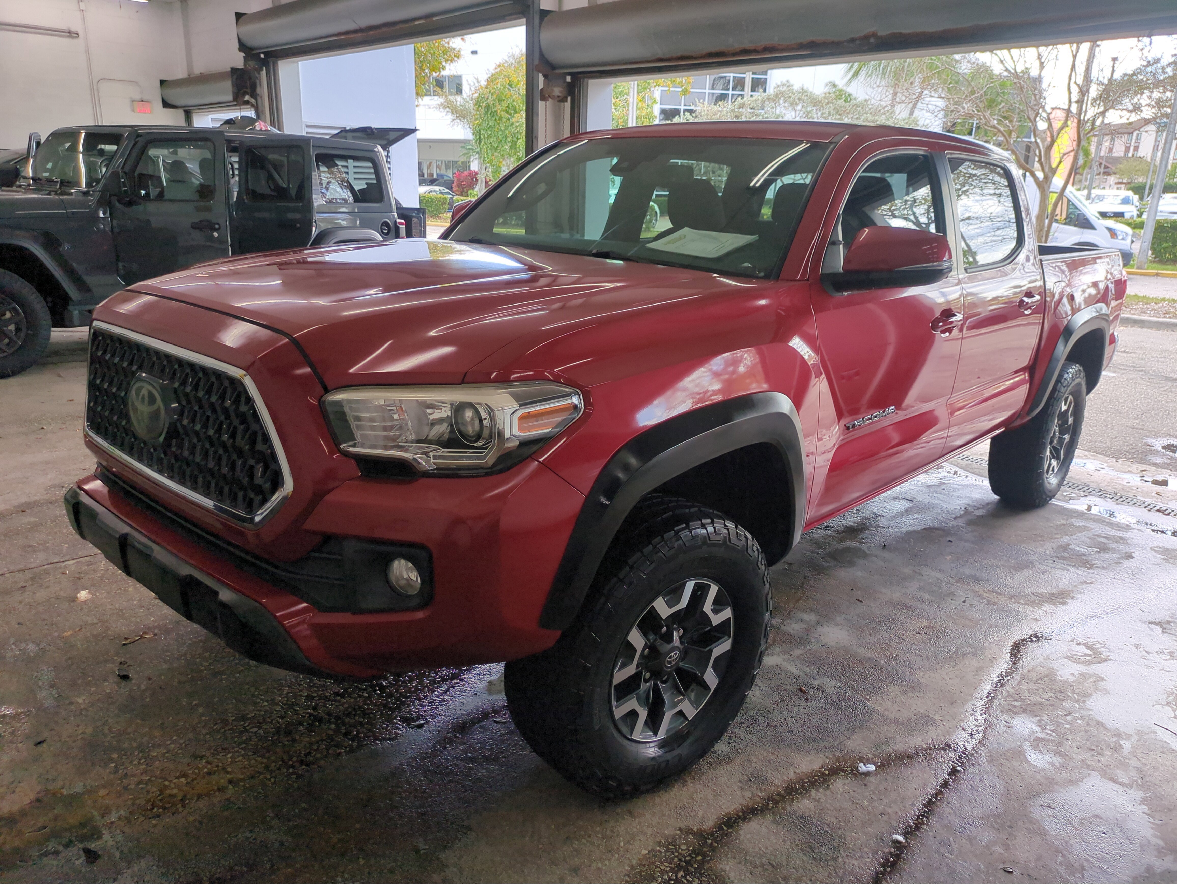 Used 2018 Toyota Tacoma TRD Off-Road image 9