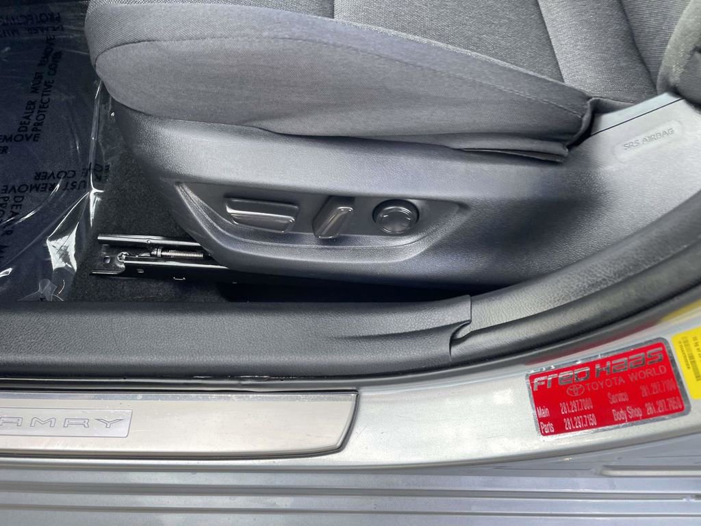 Used 2025 Toyota Camry LE w/ Convenience Package FWD image 30