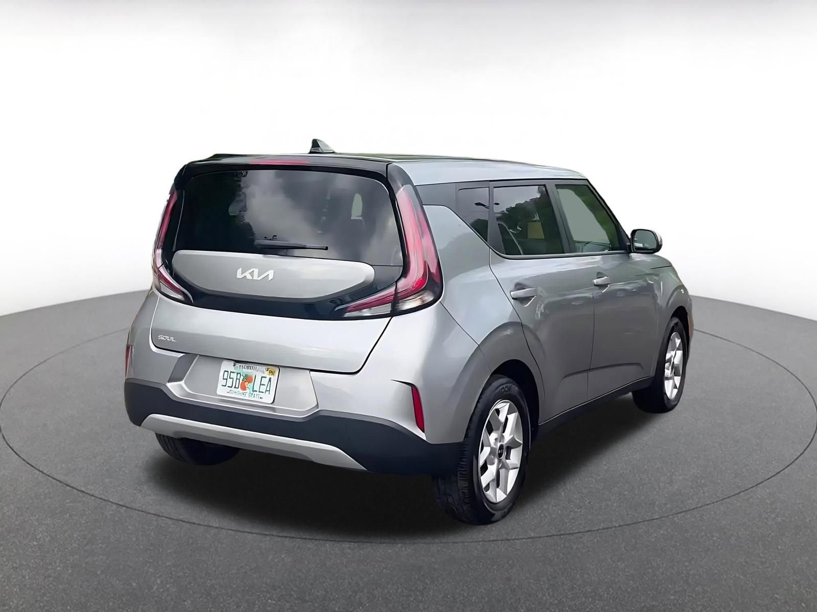 Used 2025 Kia Soul LX w/ LX Technology Package FWD image 15