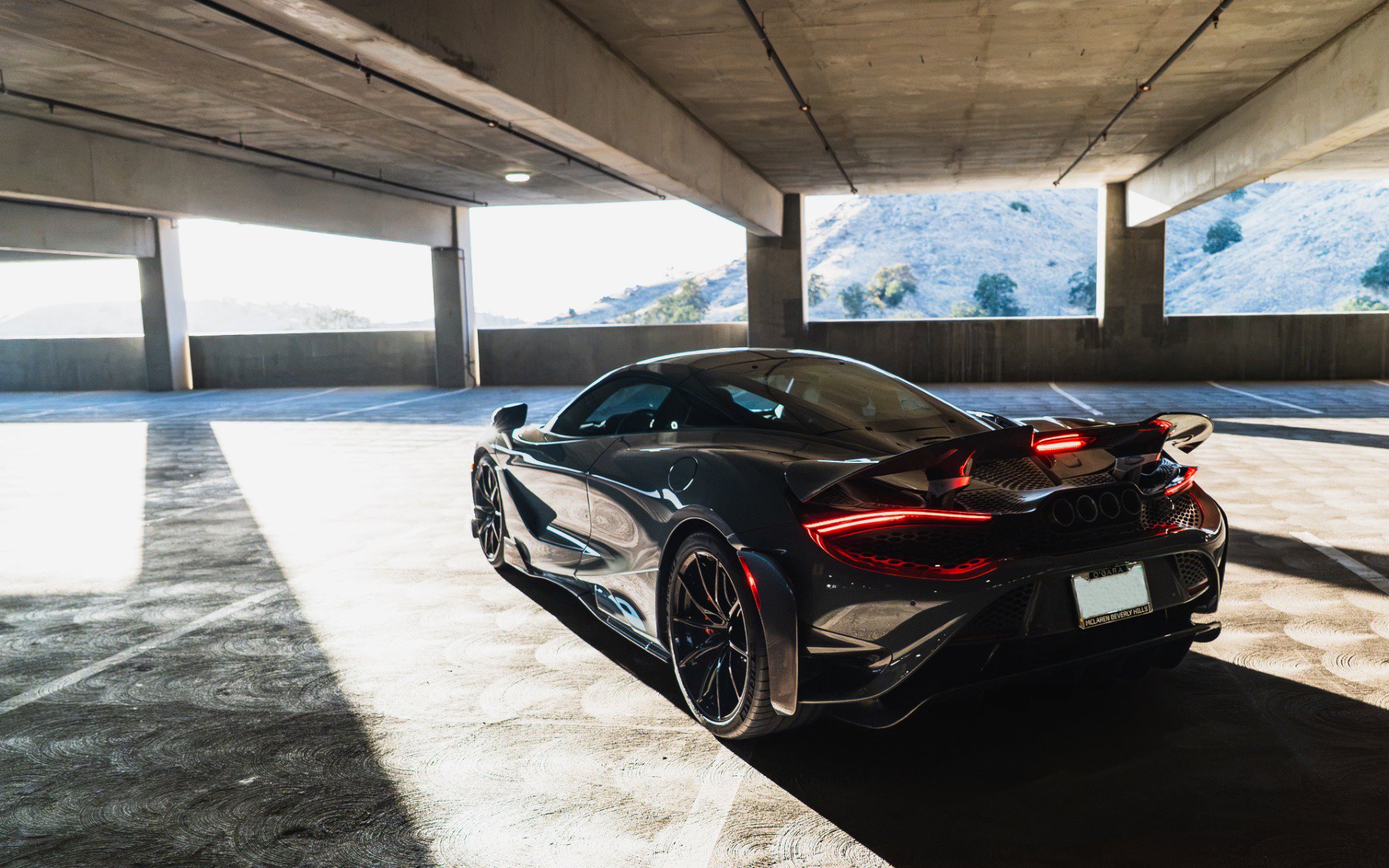 Used 2021 McLaren 765LT RWD image 14