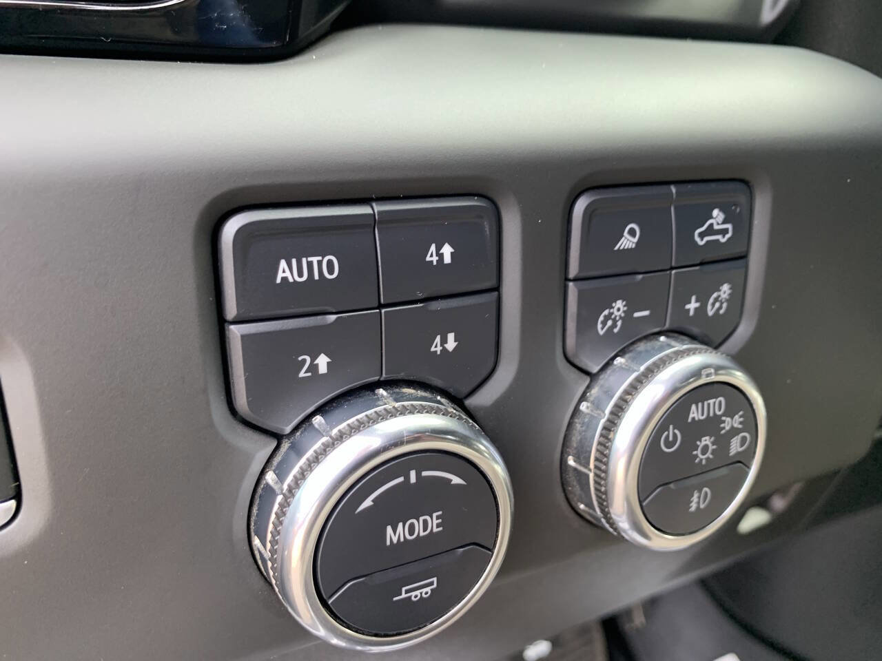 Used 2025 GMC Sierra 3500 AT4 w/ AT4 Premium Plus Package image 16