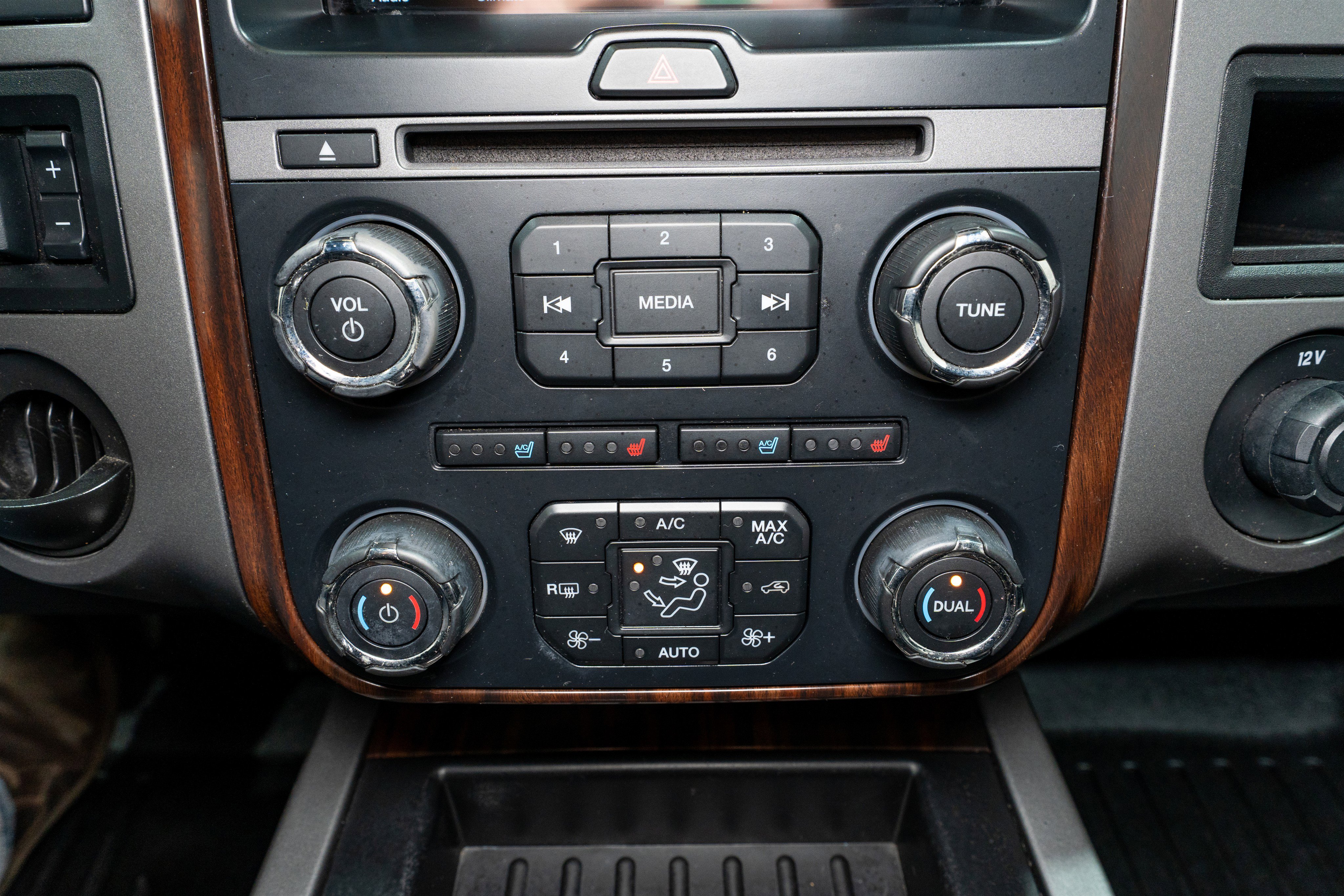 Used 2017 Ford Expedition Platinum image 25