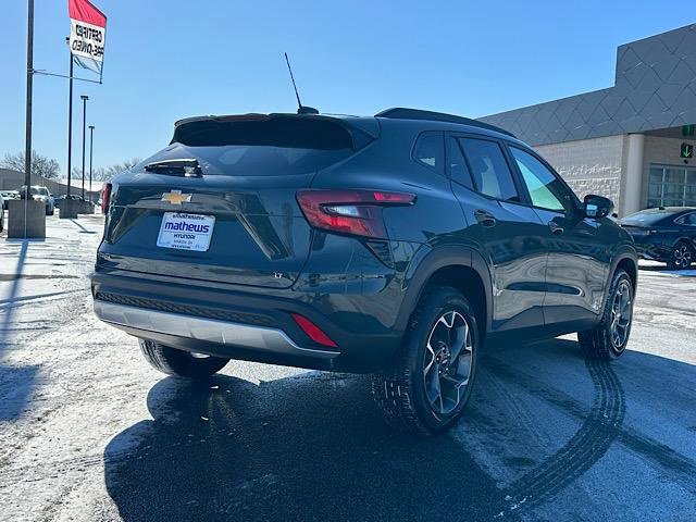 Used 2025 Chevrolet Trax LT w/ Sunroof Package image 7