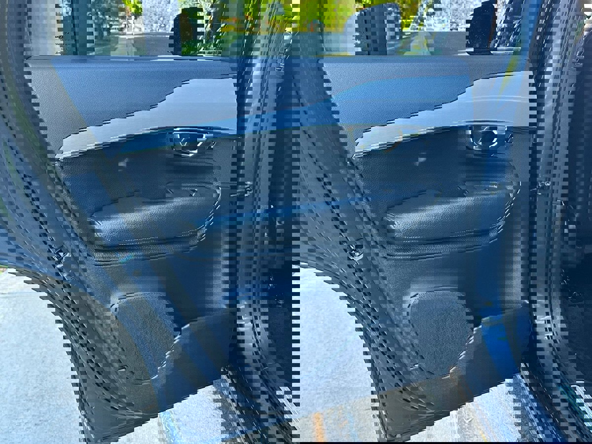 Used 2018 Volvo XC90 T5 Momentum w/ Convenience Package image 34