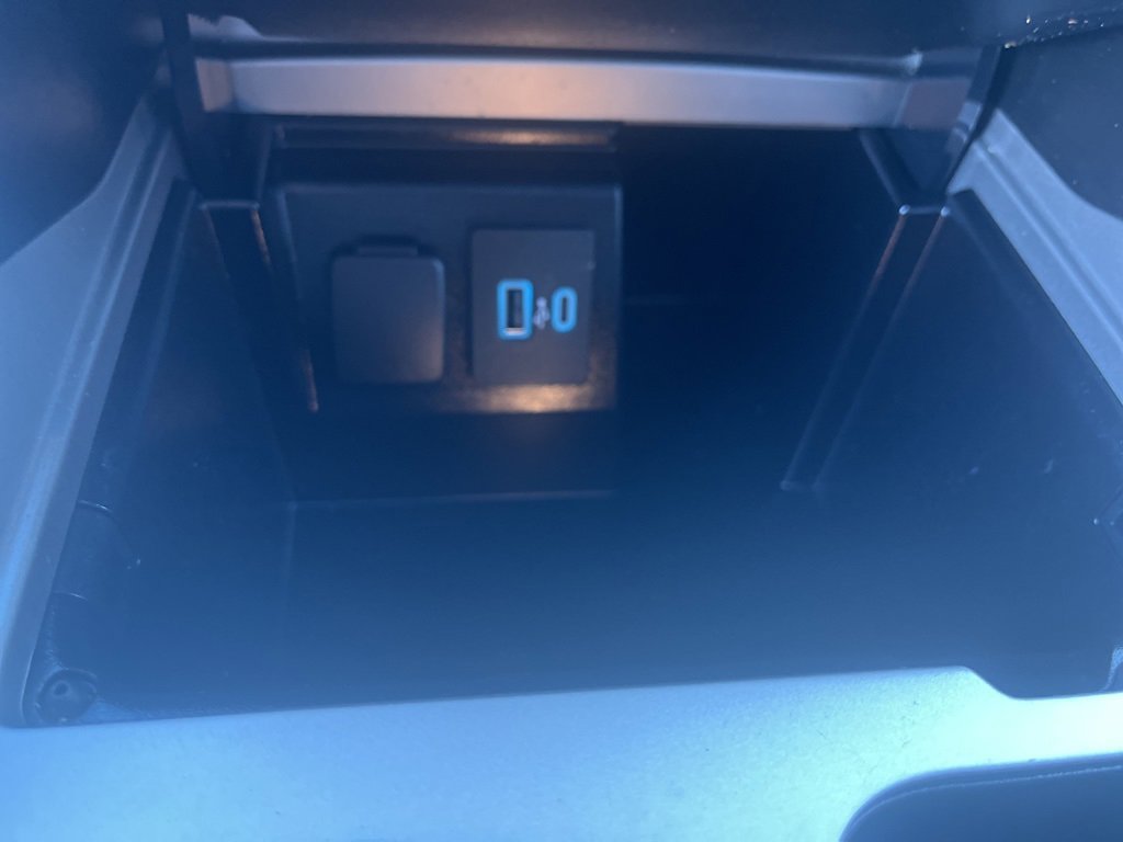 Used 2022 Ford Explorer XLT w/ Equipment Group 202A image 22