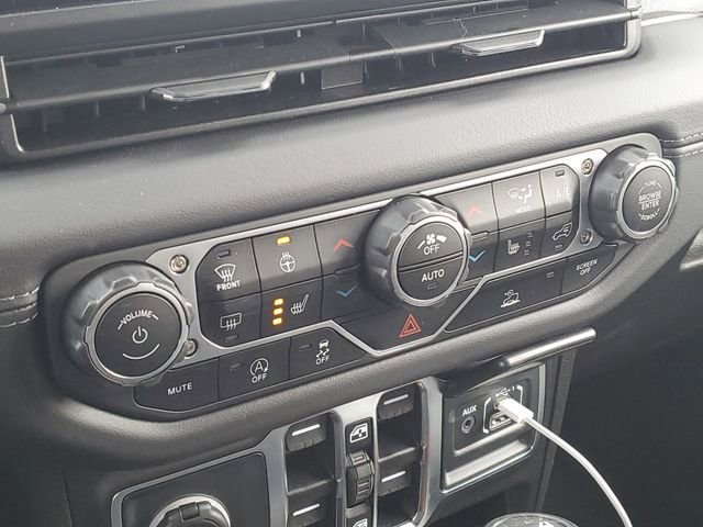 Used 2025 Jeep Wrangler Sahara AWD/4WD image 16