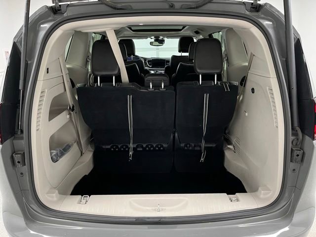 Used 2023 Chrysler Pacifica Limited FWD image 50