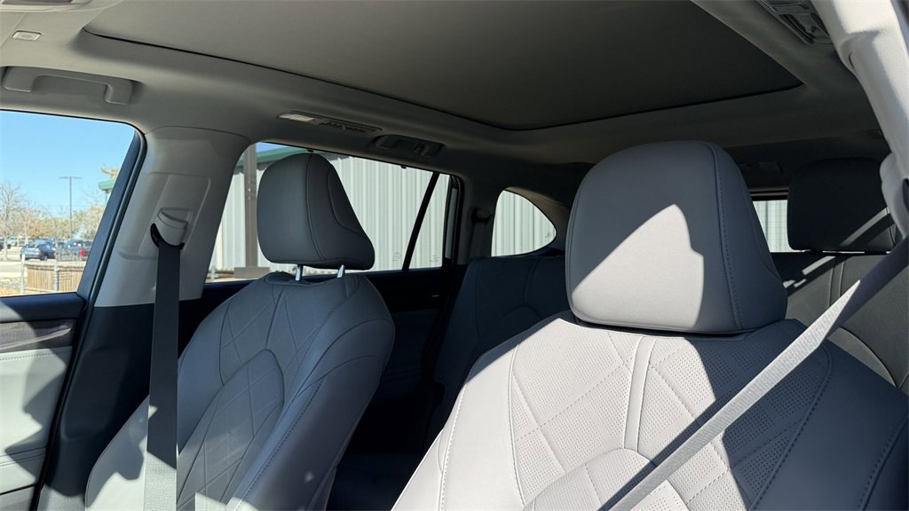 Used 2025 Toyota Highlander Platinum image 15